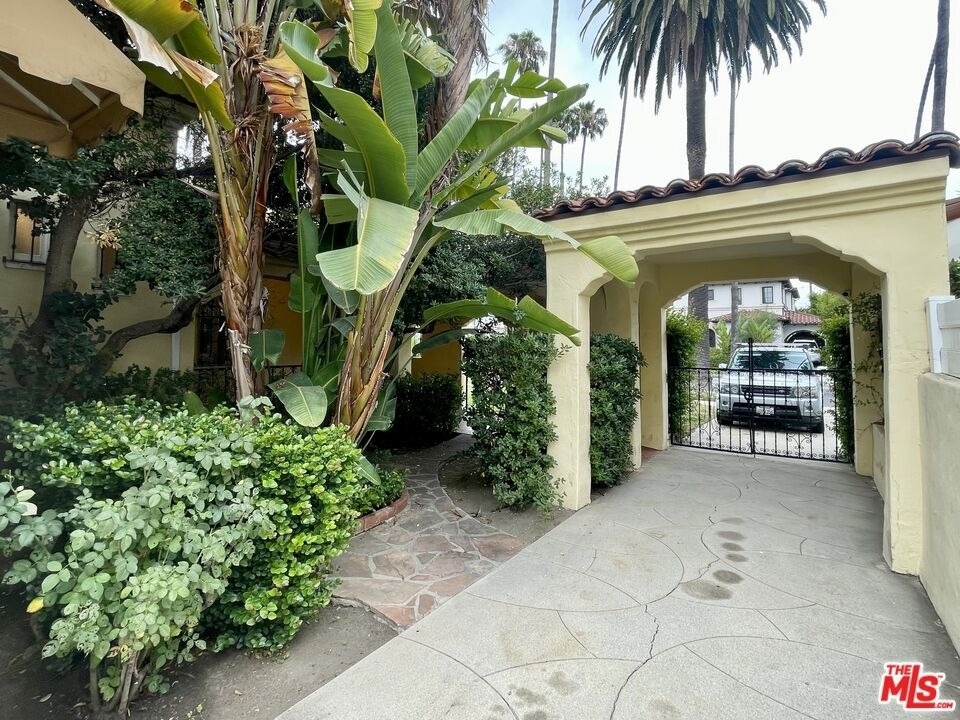203 N Doheny Drive - Photo 24