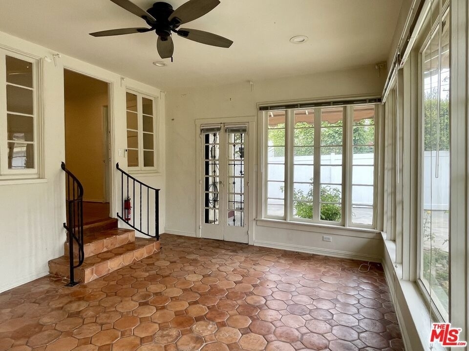 203 N Doheny Drive - Photo 14