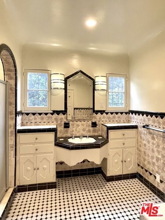 203 N Doheny Drive - Photo 15