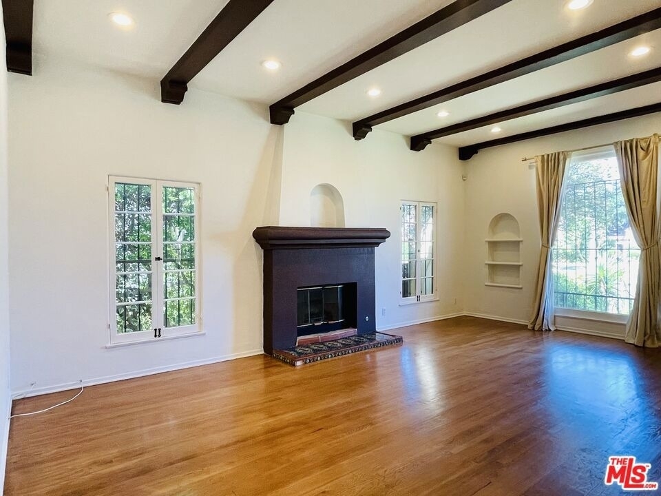 203 N Doheny Drive - Photo 4