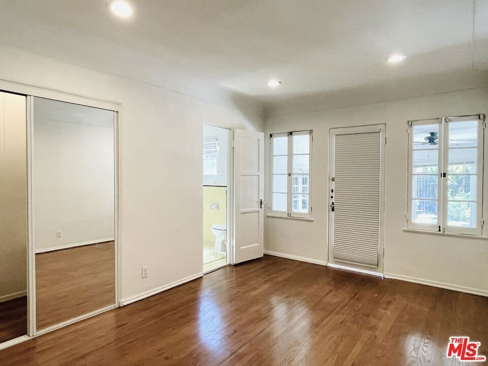 203 N Doheny Drive - Photo 18