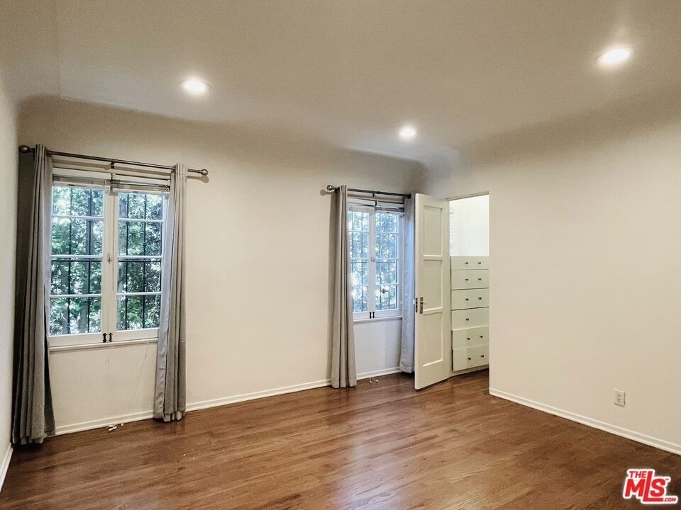 203 N Doheny Drive - Photo 21