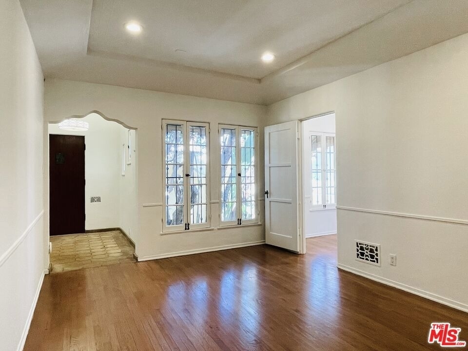 203 N Doheny Drive - Photo 7