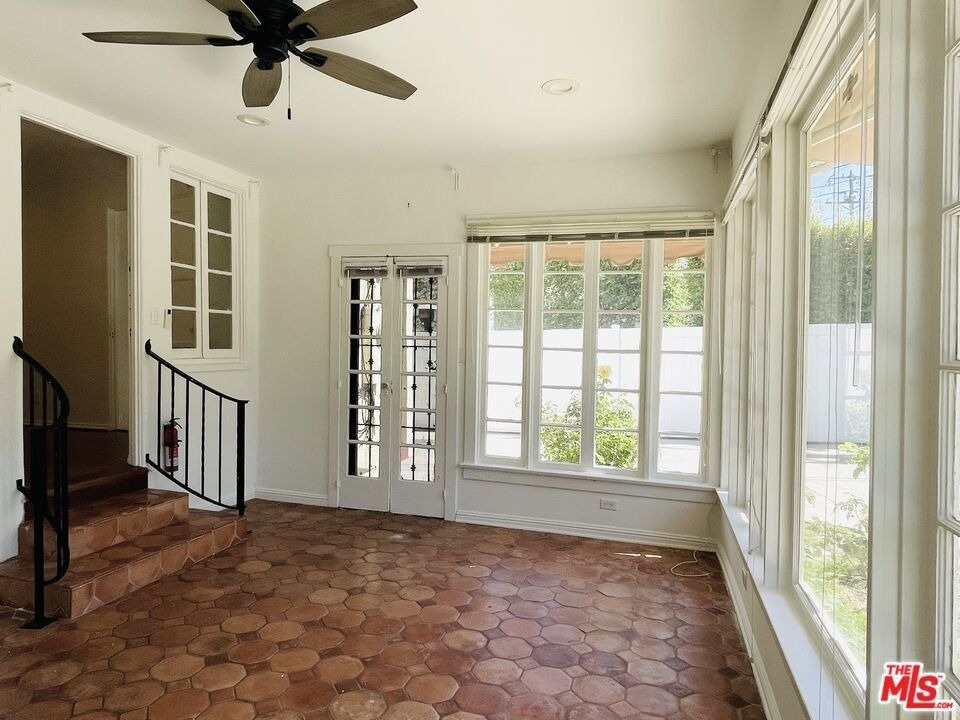 203 N Doheny Drive - Photo 20