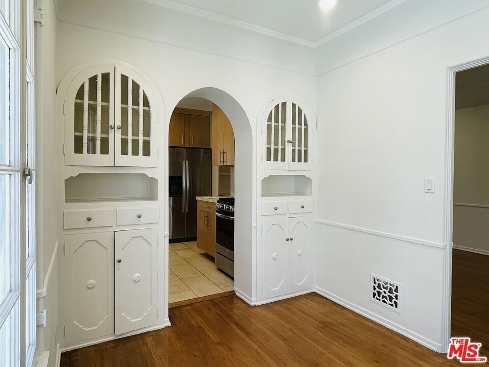 203 N Doheny Drive - Photo 9