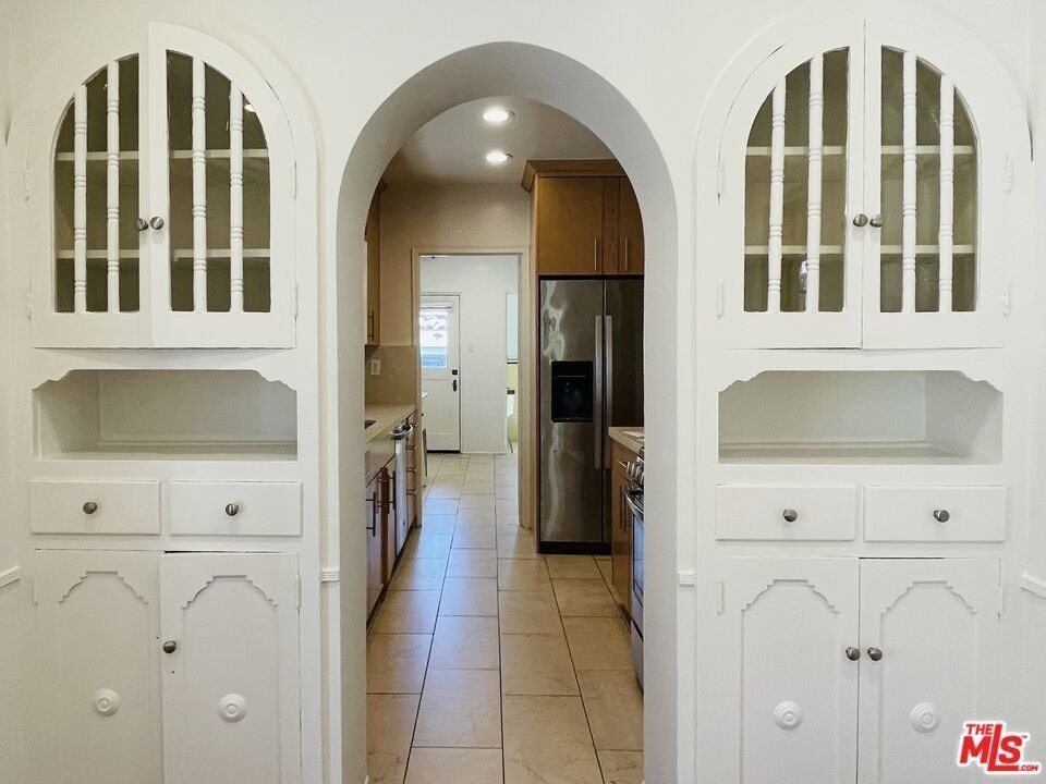 203 N Doheny Drive - Photo 10