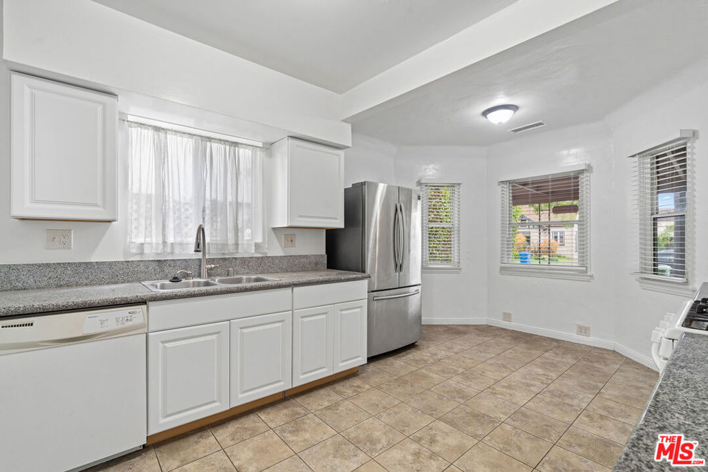 1150 Grant Avenue - Photo 9