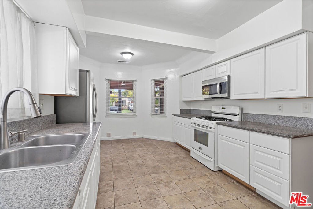 1150 Grant Avenue - Photo 10