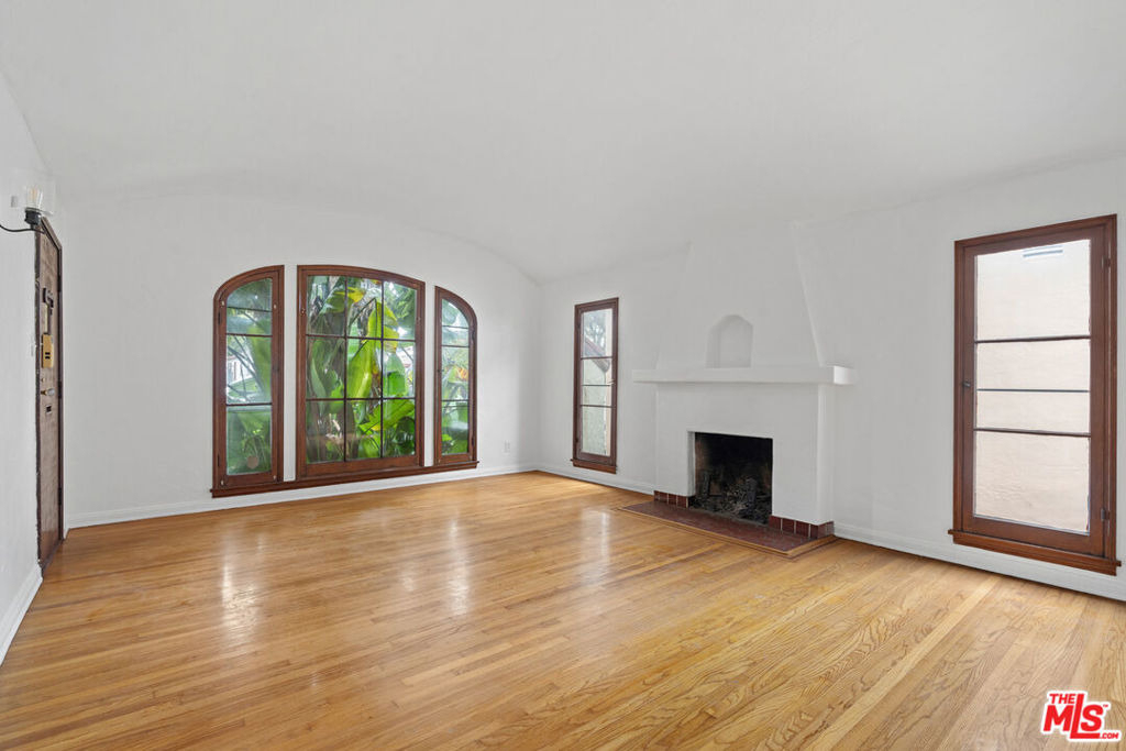 1150 Grant Avenue - Photo 0