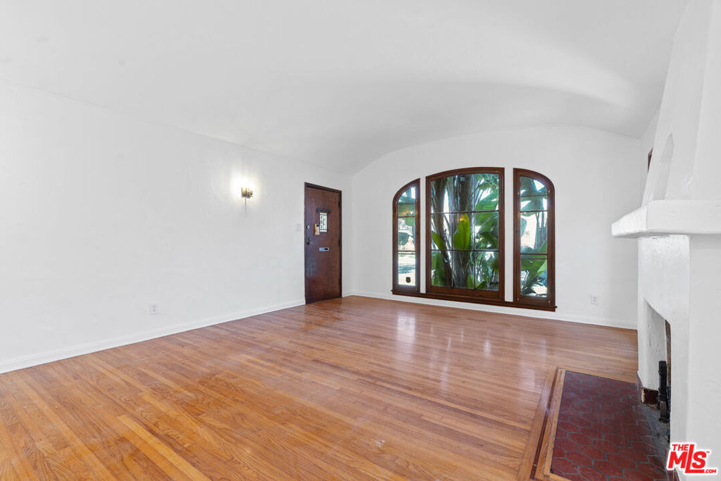 1150 Grant Avenue - Photo 2