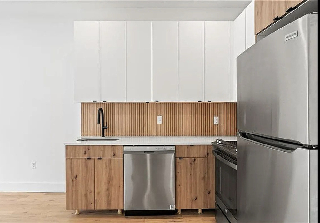 147 Stanhope Street - Photo 2