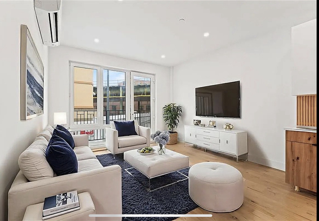 147 Stanhope Street - Photo 0