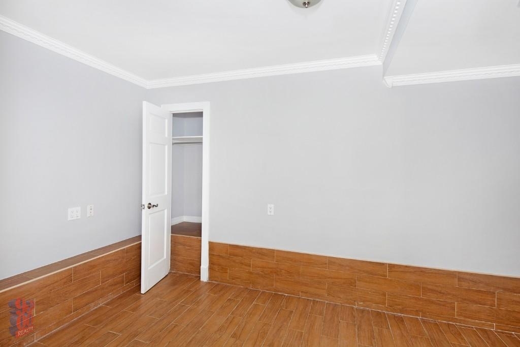 East 100th Street - Photo 8