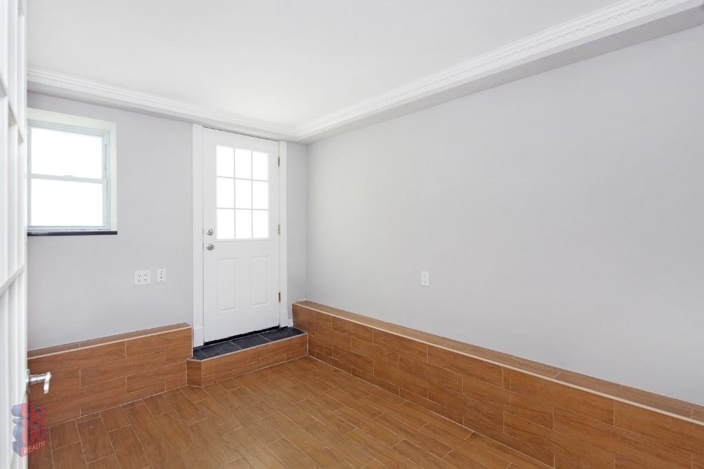 East 100th Street - Photo 7