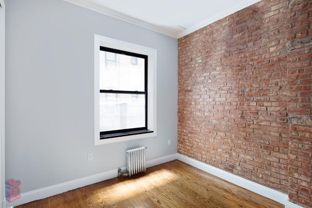 East 100th Street - Photo 3