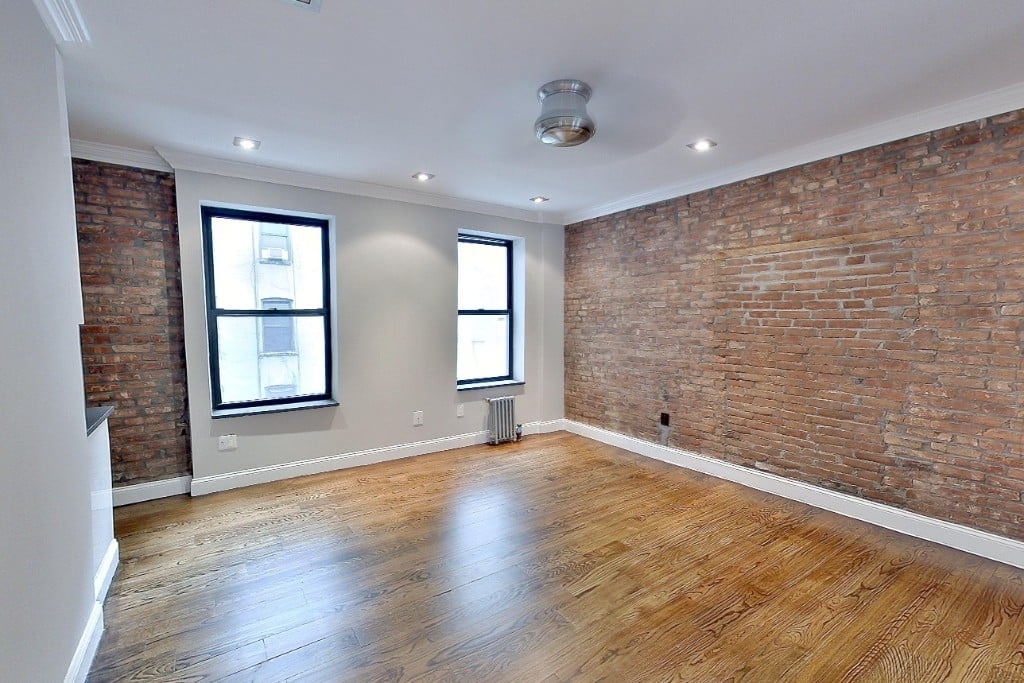 East 100th Street - Photo 3
