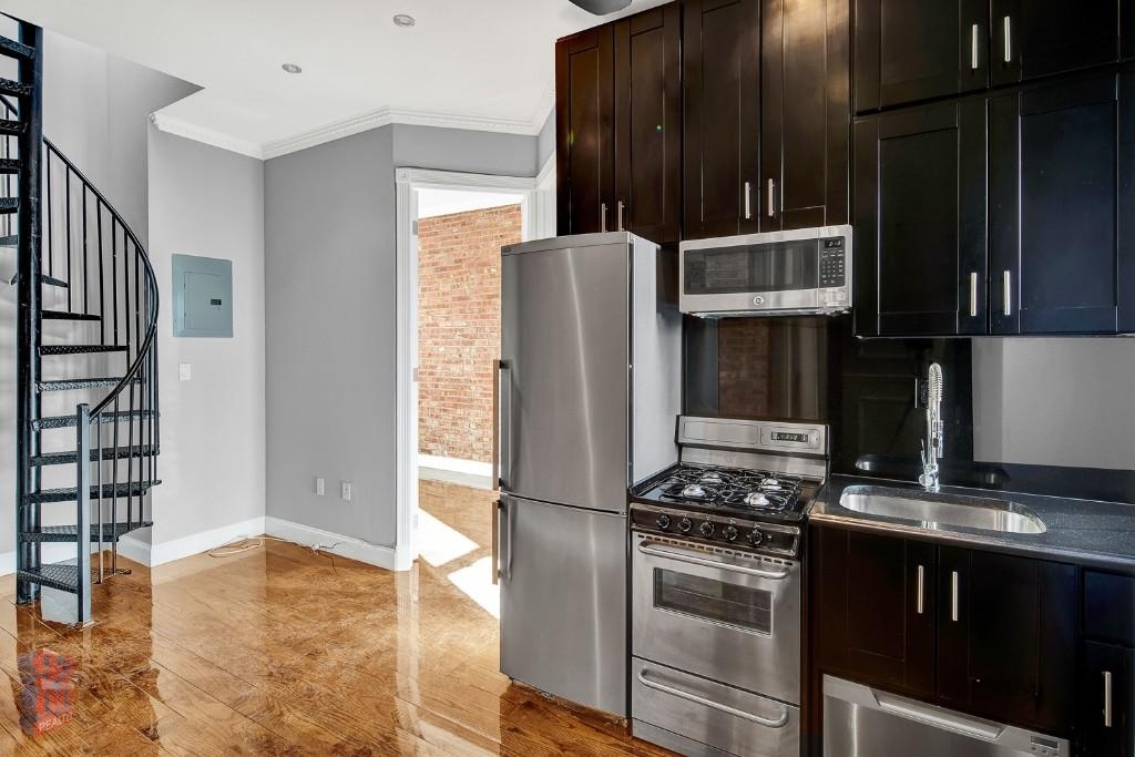 East 106th Street - Photo 2