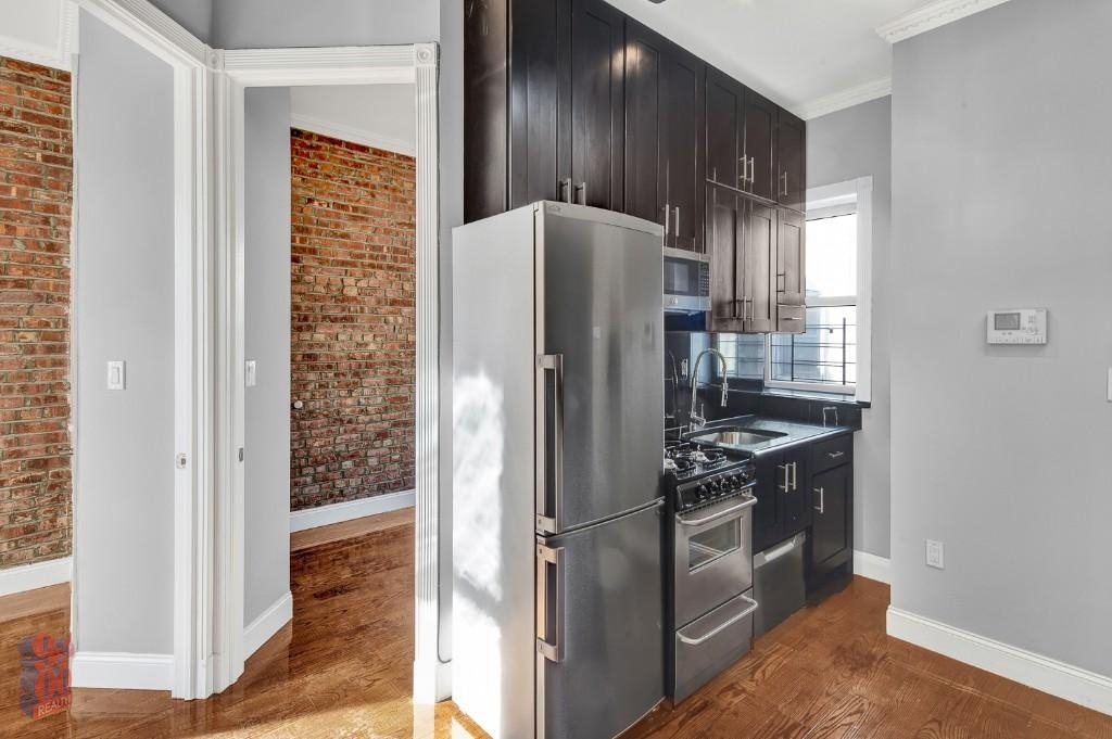 East 106th Street - Photo 3