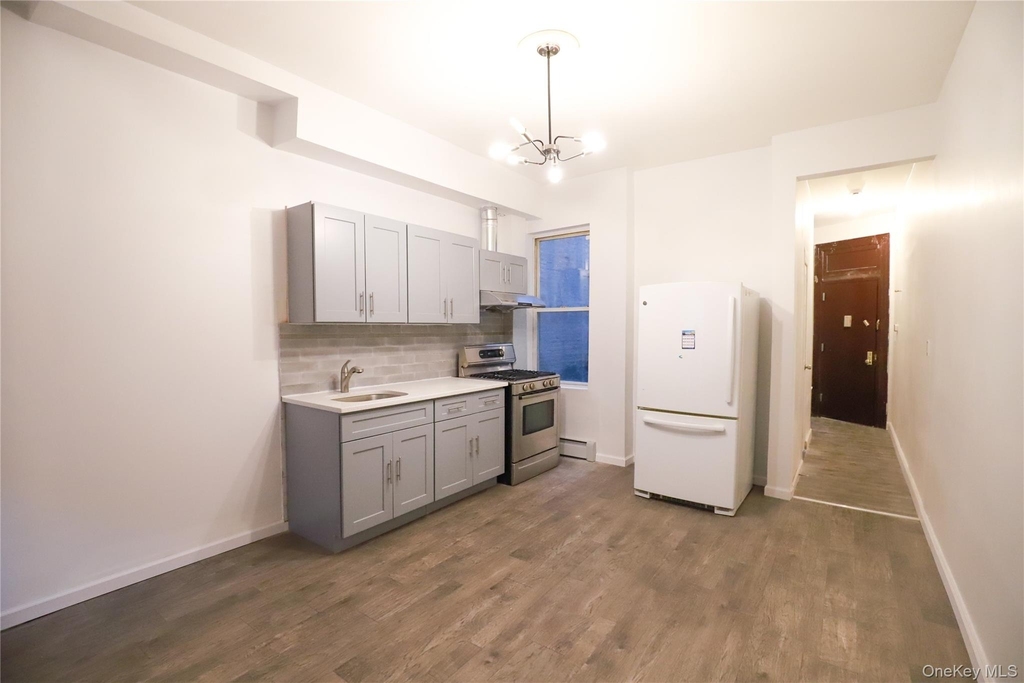72-08 Forest Avenue - Photo 2