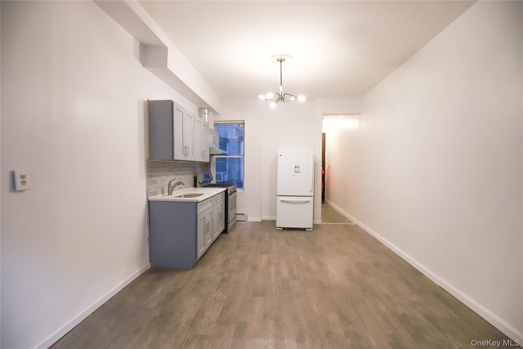 72-08 Forest Avenue - Photo 3