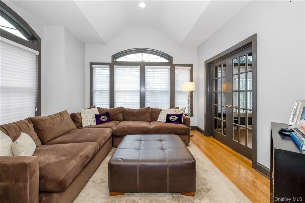 7 Hopkins Lane - Photo 3