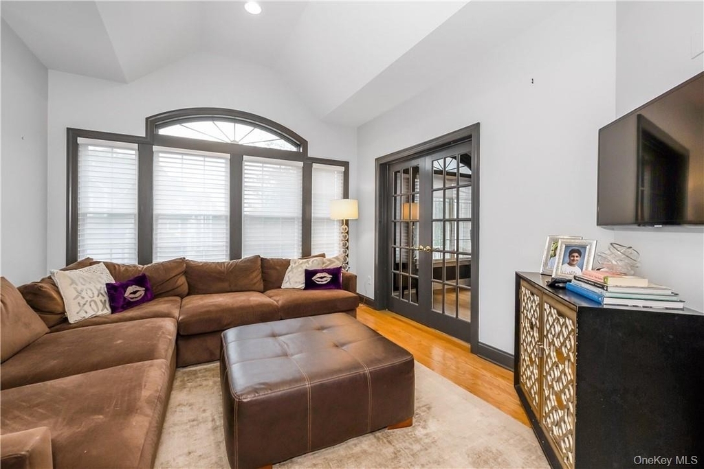 7 Hopkins Lane - Photo 2