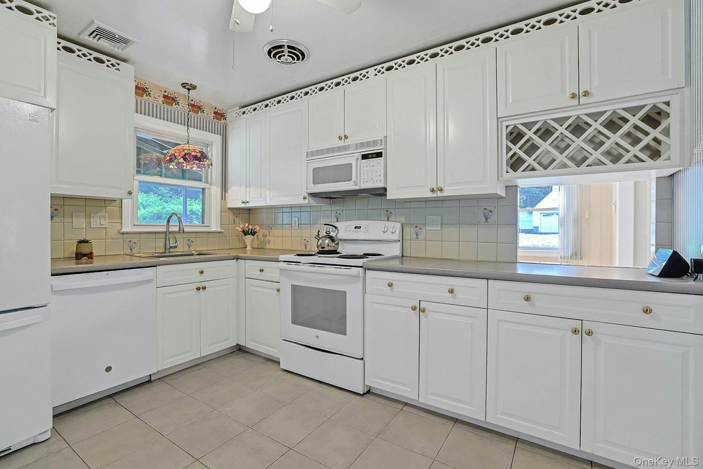 24 Grover Avenue - Photo 6