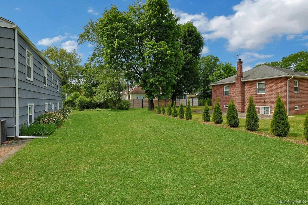 24 Grover Avenue - Photo 29