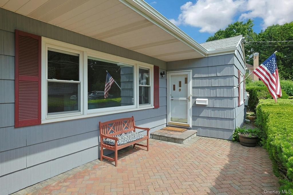 24 Grover Avenue - Photo 2