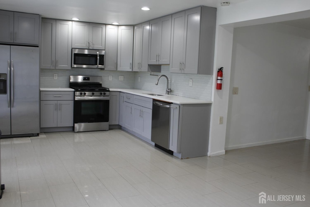 82 Washington Avenue - Photo 4