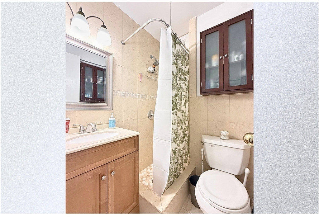 516 E 78th Street - Photo 3