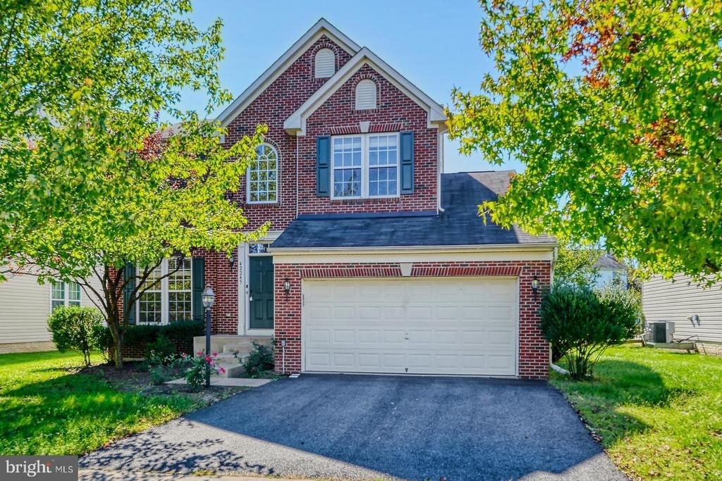 42245 Sweet Court - Photo 0