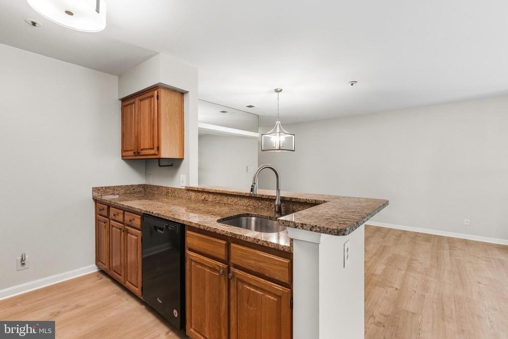 240 S Reynolds Street - Photo 16