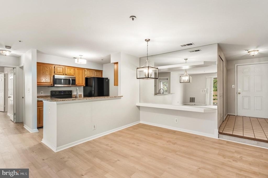 240 S Reynolds Street - Photo 8
