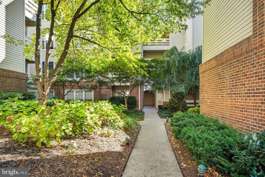 240 S Reynolds Street - Photo 3