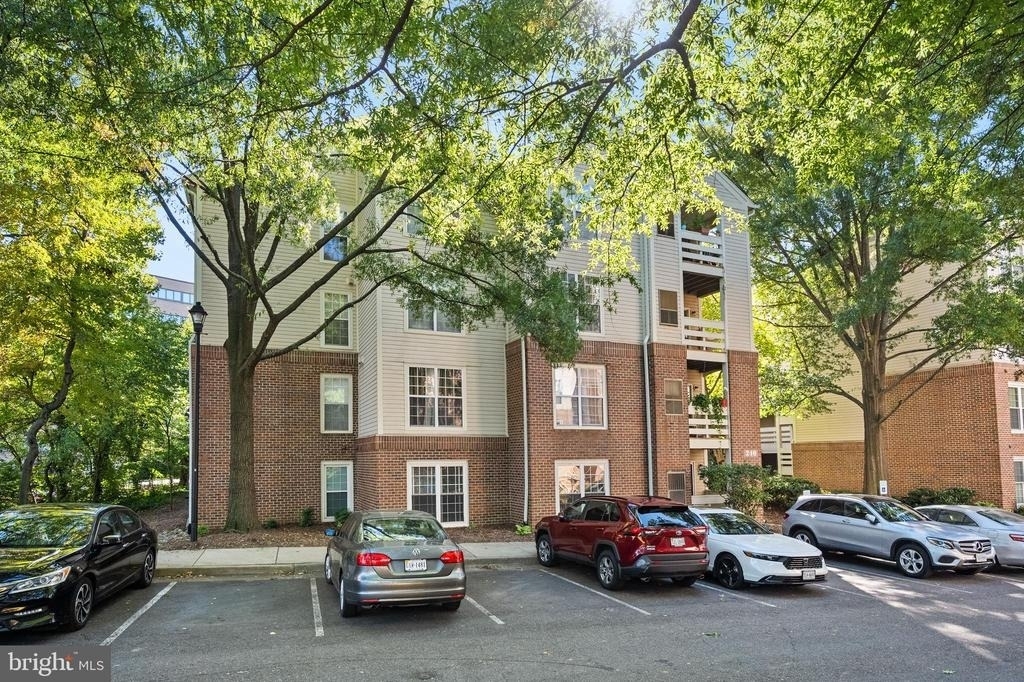 240 S Reynolds Street - Photo 0