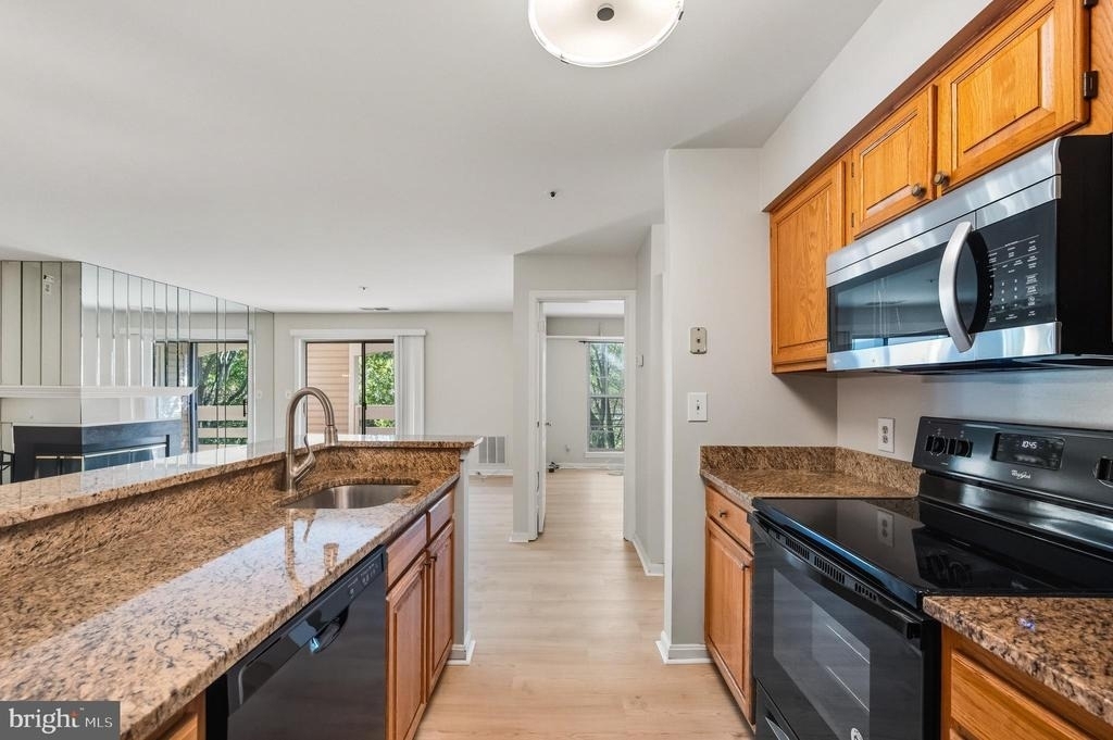 240 S Reynolds Street - Photo 14