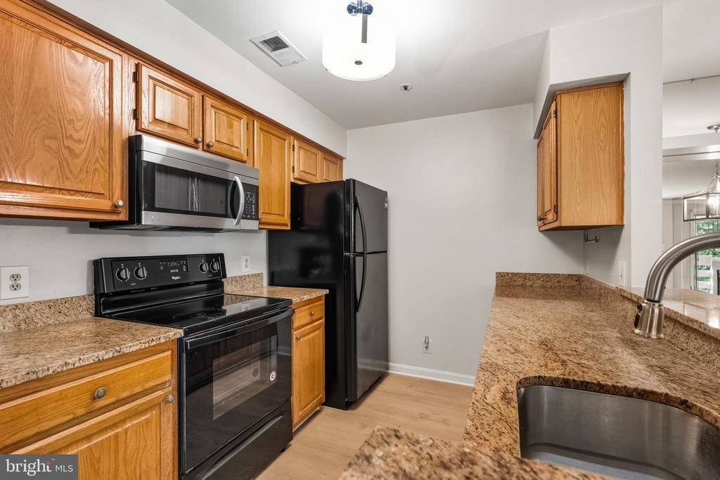 240 S Reynolds Street - Photo 15