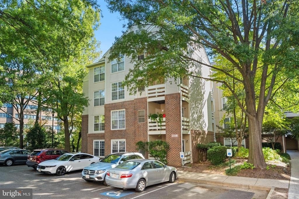 240 S Reynolds Street - Photo 1