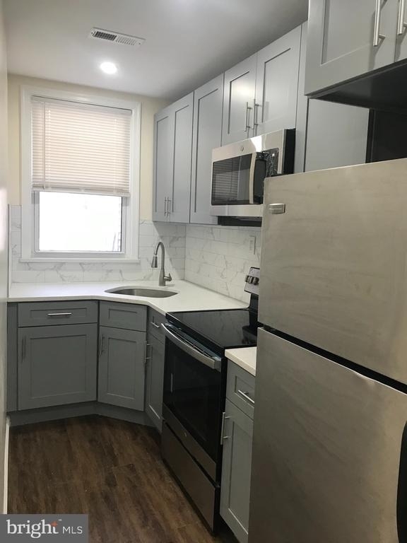 737 Spruce Street - Photo 2