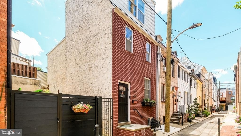 602 Clymer Street - Photo 0