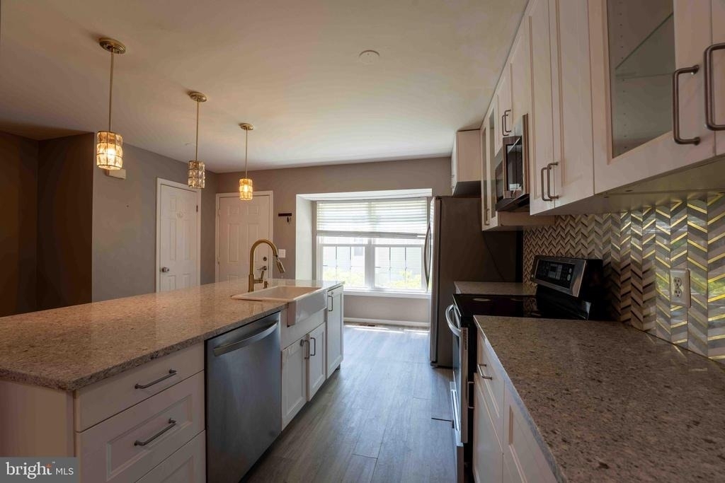 18246 Fox Chase Circle - Photo 5