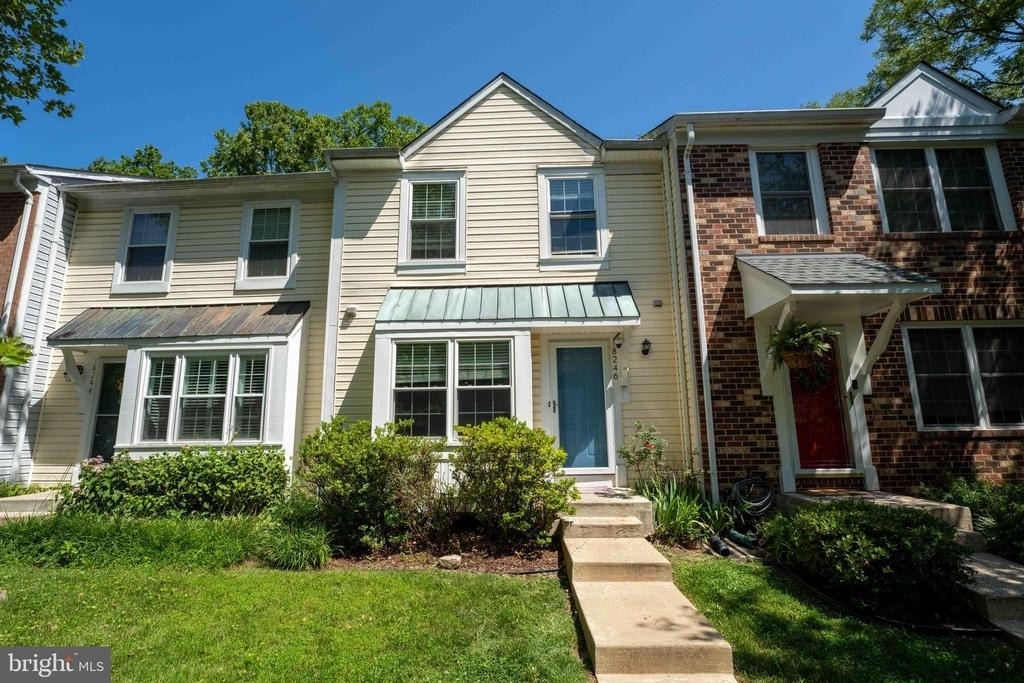 18246 Fox Chase Circle - Photo 0
