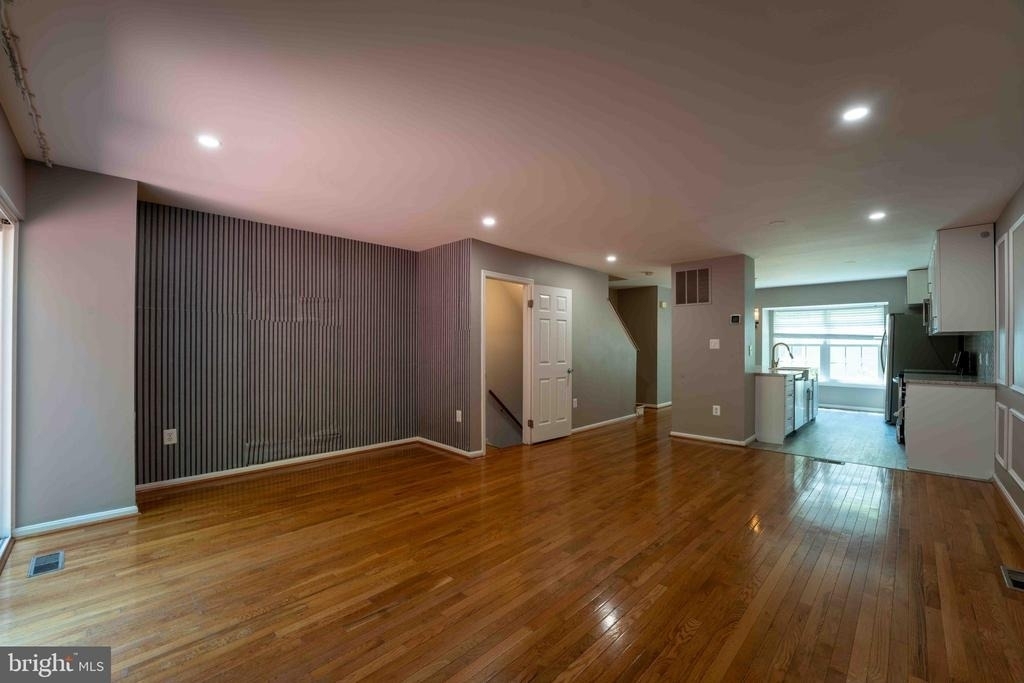 18246 Fox Chase Circle - Photo 8