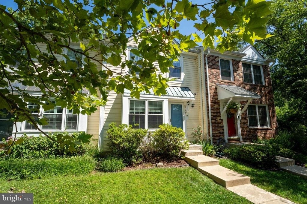 18246 Fox Chase Circle - Photo 1