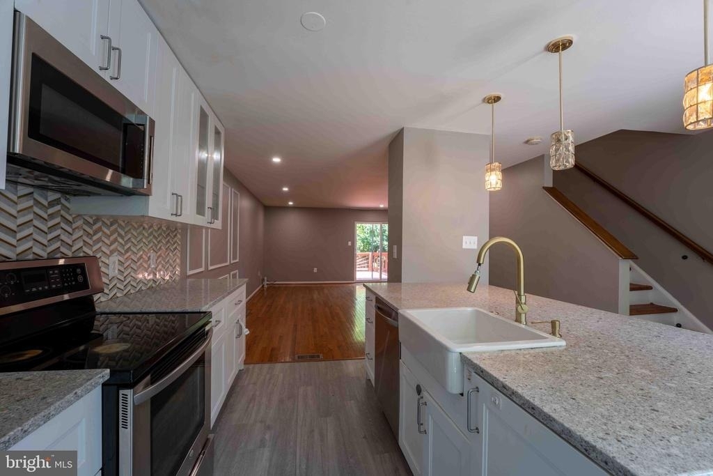 18246 Fox Chase Circle - Photo 4