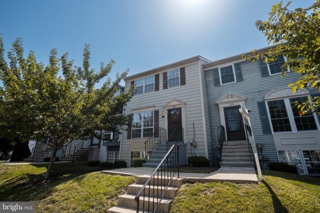 404 Terry Court - Photo 0