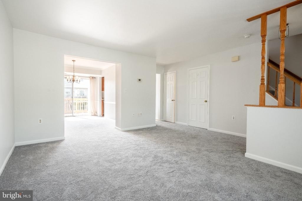 404 Terry Court - Photo 4