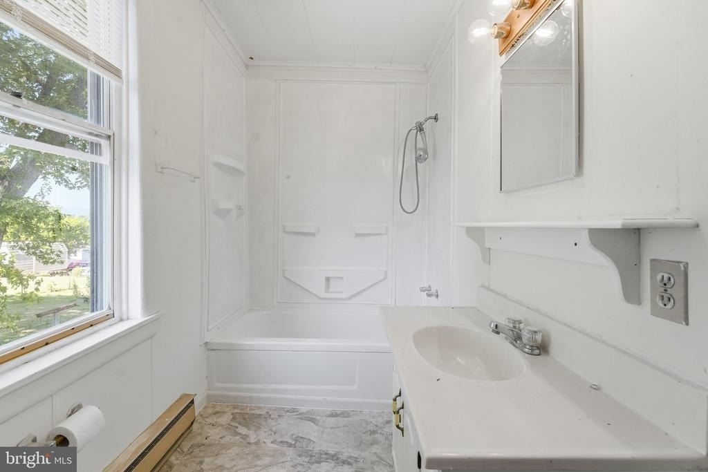 815 Maple Avenue N - Photo 36