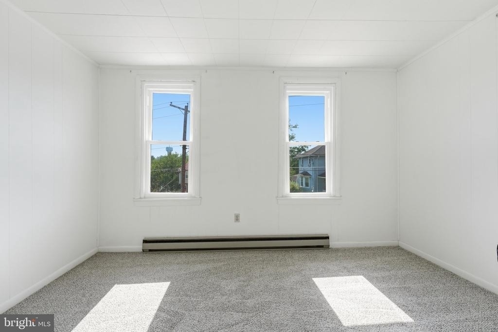 815 Maple Avenue N - Photo 32